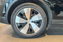 musta Porsche Macan 2024 kuva 10.