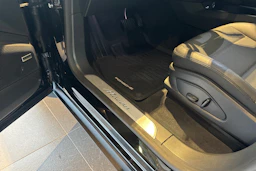 musta Porsche Macan 2024 kuva 12.