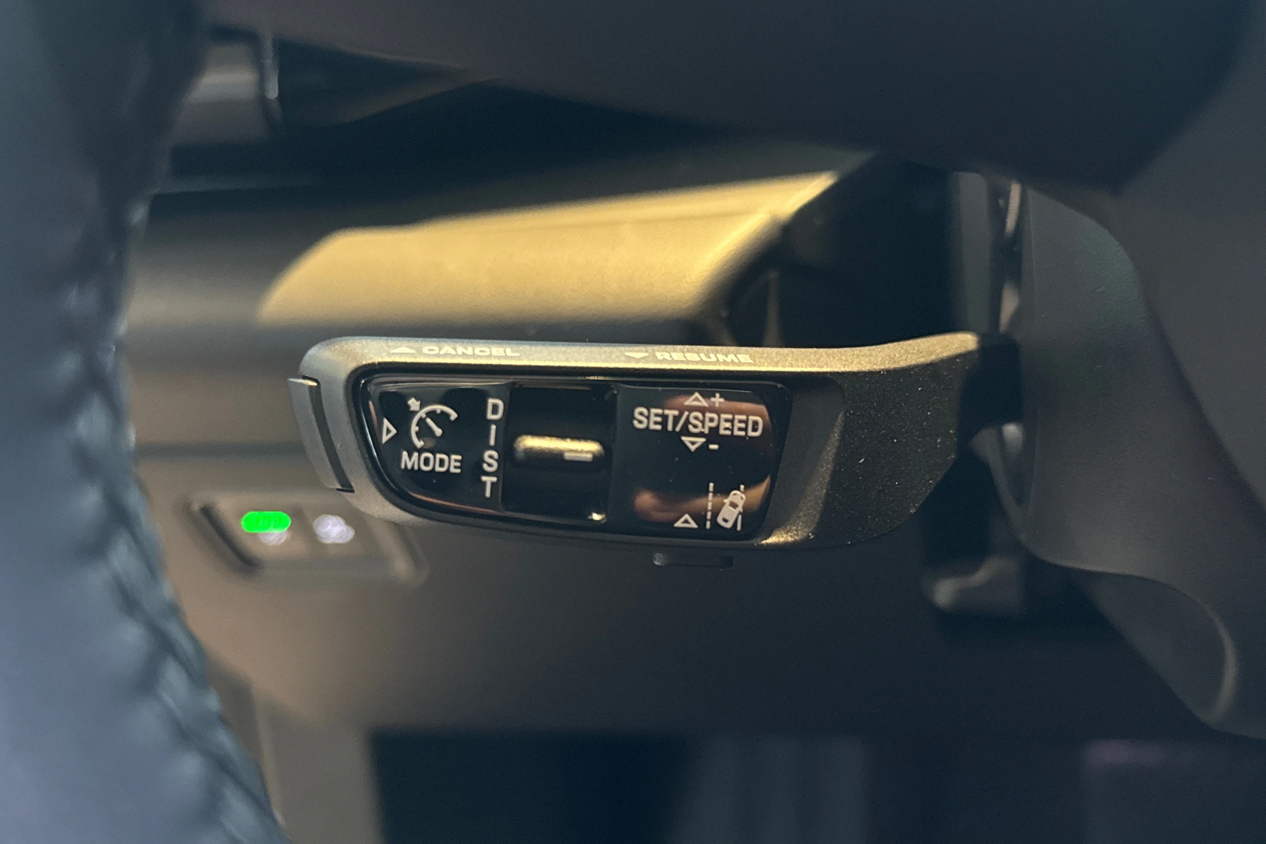 musta Porsche Macan 2024 kuva 13.