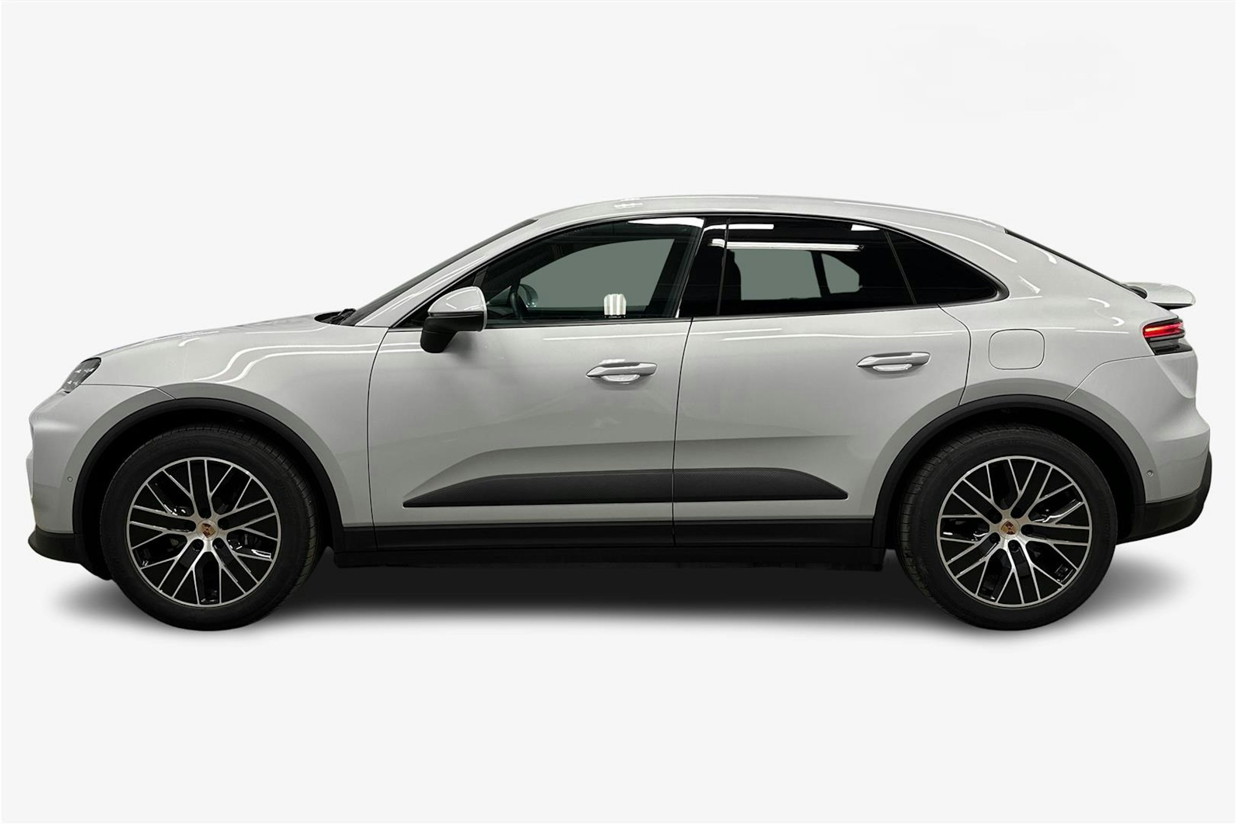 harmaa Porsche Macan 2024 kuva 2.