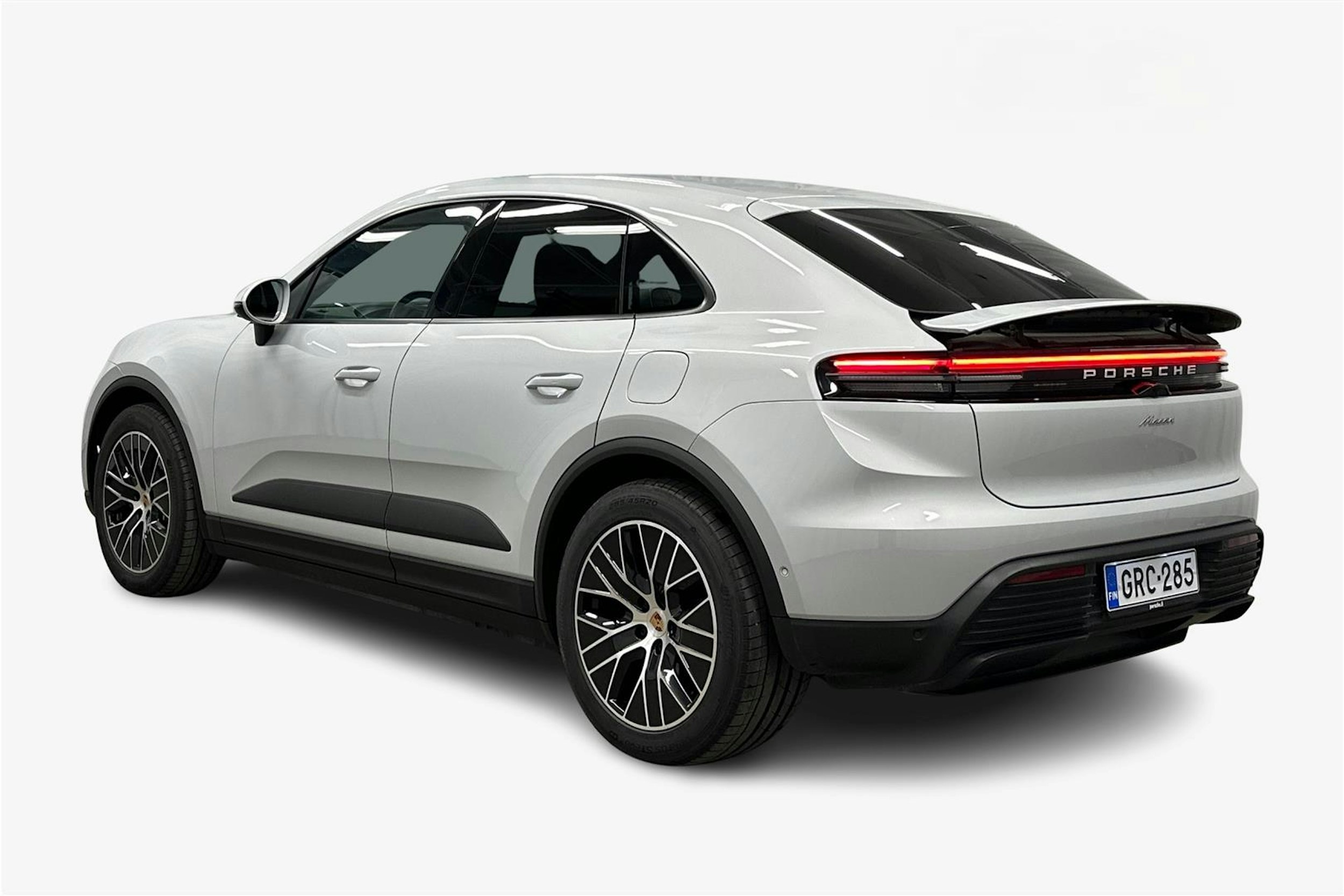 harmaa Porsche Macan 2024 kuva 5.