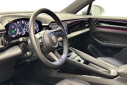 harmaa Porsche Macan 2024 kuva 6.