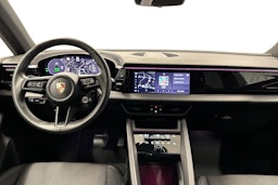 harmaa Porsche Macan 2024 kuva 7.