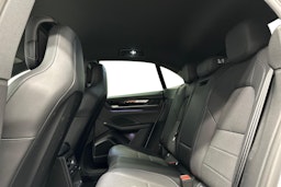harmaa Porsche Macan 2024 kuva 8.