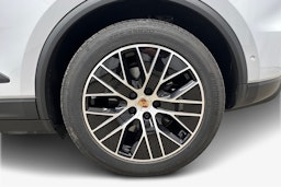 harmaa Porsche Macan 2024 kuva 9.