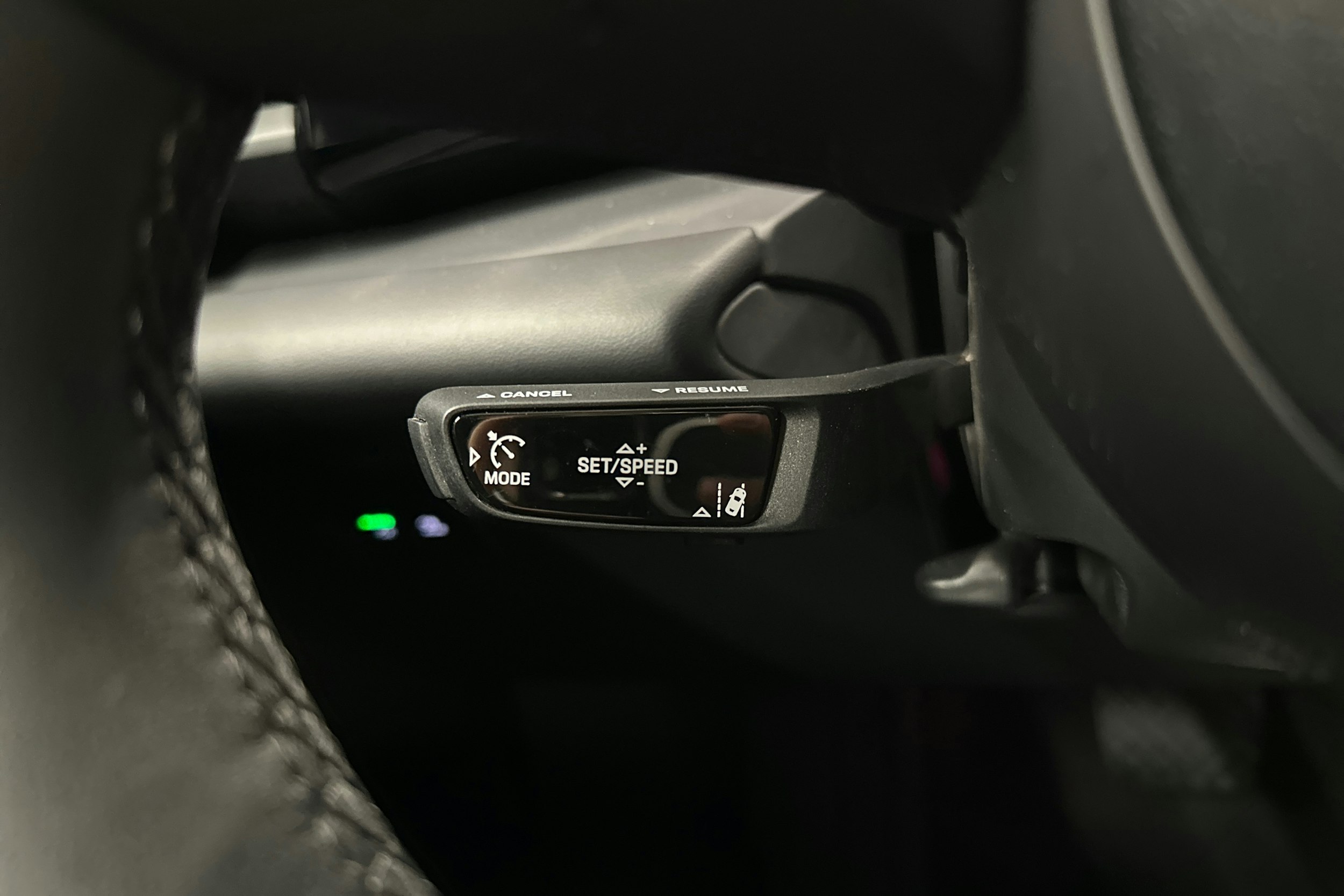 harmaa Porsche Macan 2024 kuva 12.