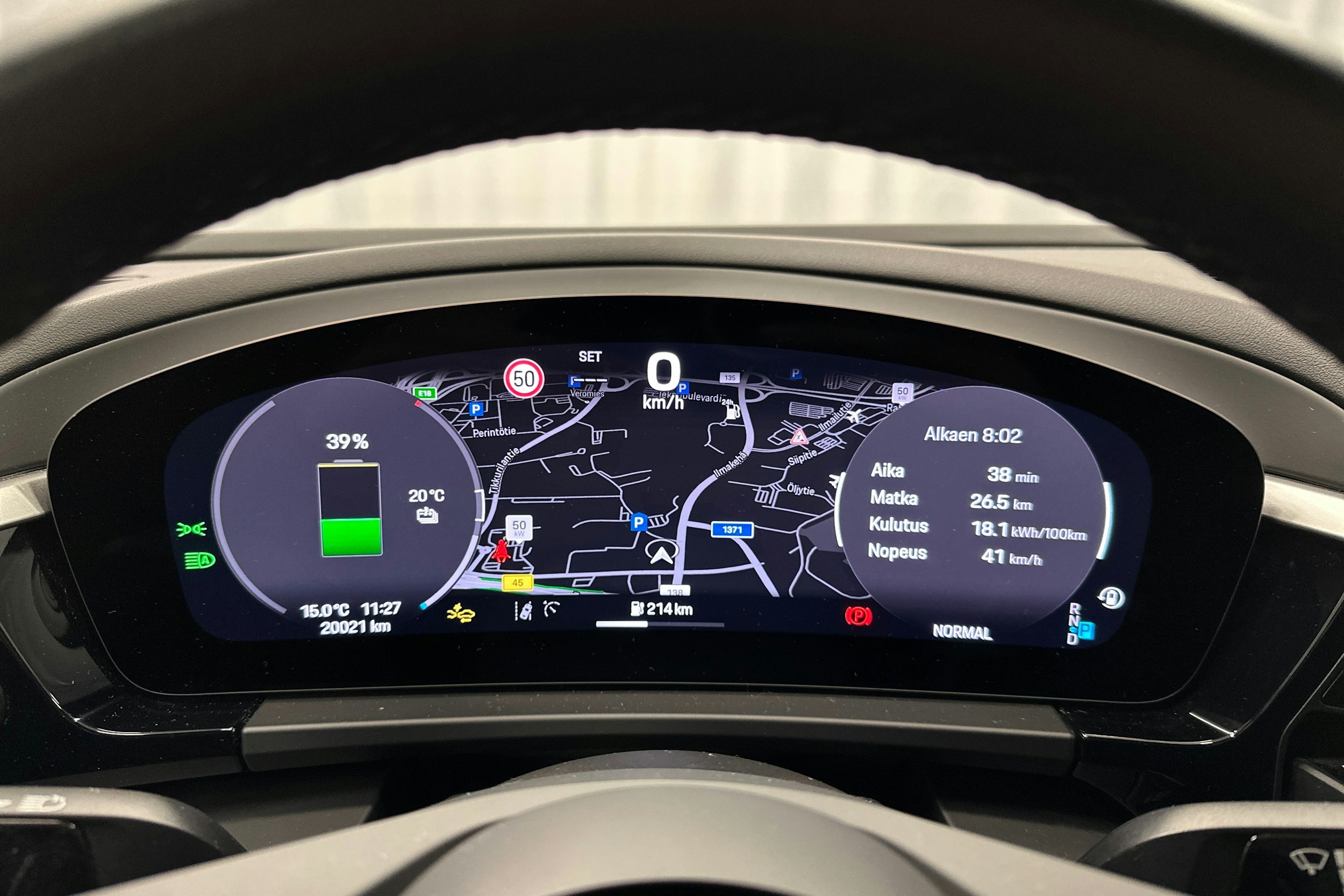 harmaa Porsche Macan 2024 kuva 13.