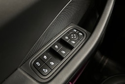 harmaa Porsche Macan 2024 kuva 14.