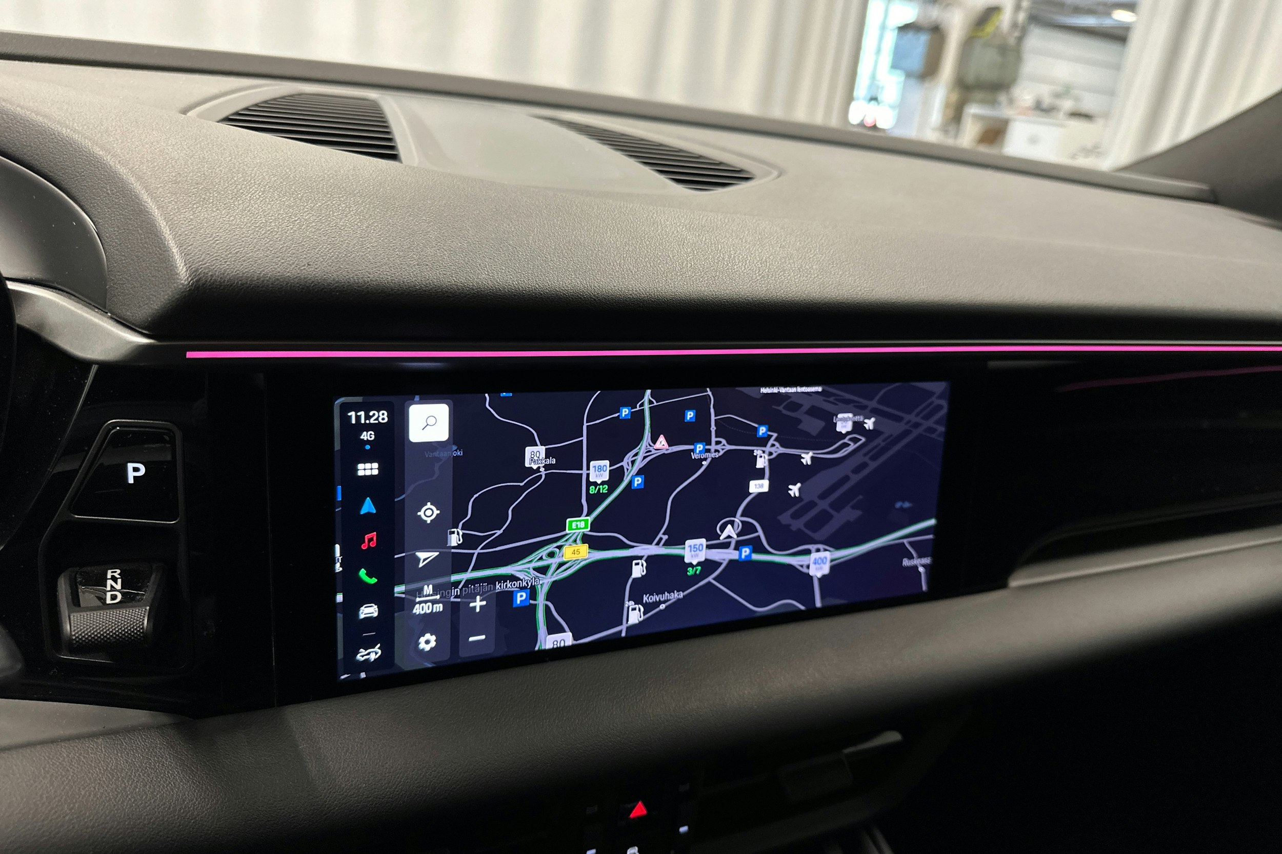 harmaa Porsche Macan 2024 kuva 15.