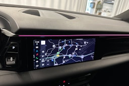 harmaa Porsche Macan 2024 kuva 15.
