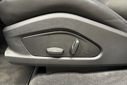harmaa Porsche Macan 2024 kuva 23.