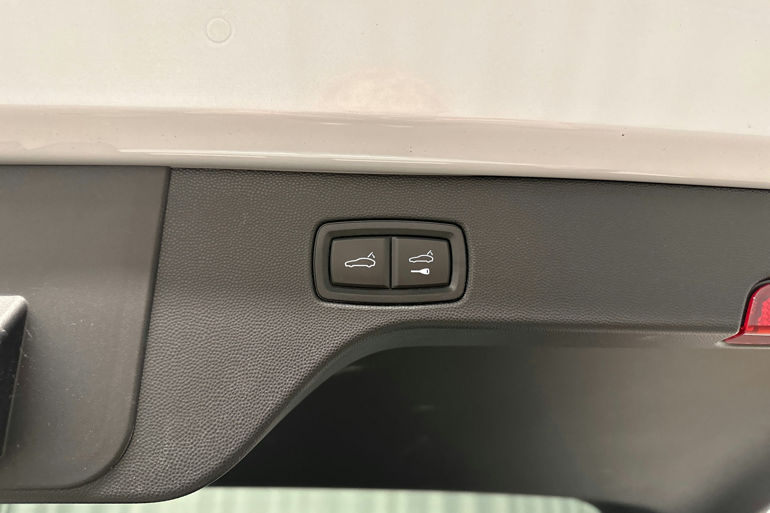 harmaa Porsche Macan 2024 kuva 26.