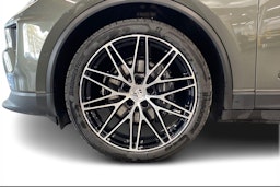 met. vihreä Porsche Macan 2024 kuva 9.