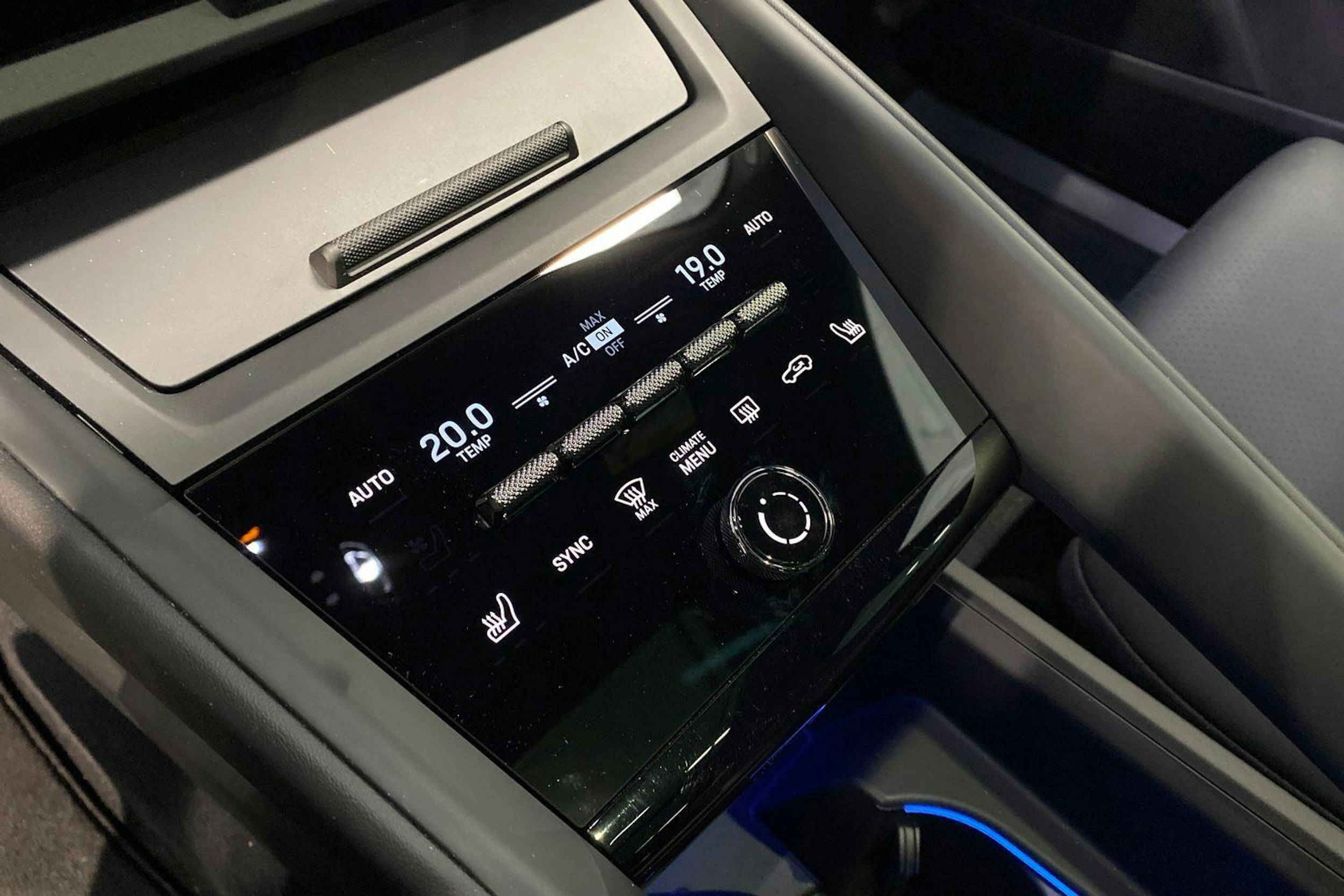 met. vihreä Porsche Macan 2024 kuva 14.