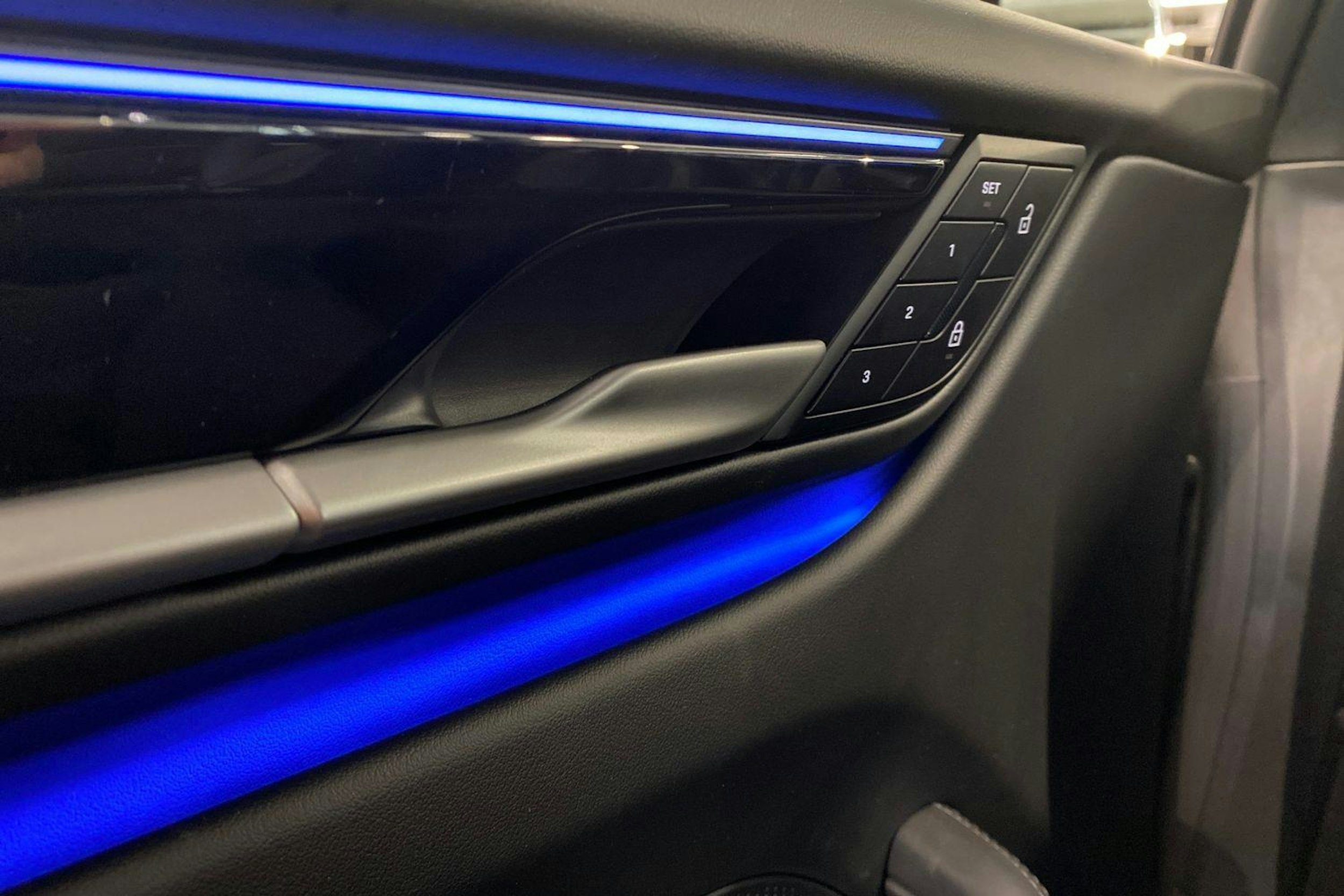 met. vihreä Porsche Macan 2024 kuva 20.