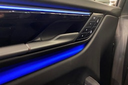 met. vihreä Porsche Macan 2024 kuva 20.