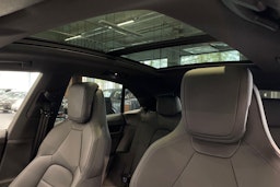 met. vihreä Porsche Macan 2024 kuva 22.