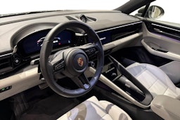 vihreä Porsche Macan 2024 kuva 6.