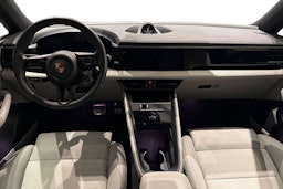 vihreä Porsche Macan 2024 kuva 7.