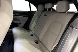 vihreä Porsche Macan 2024 kuva 8.