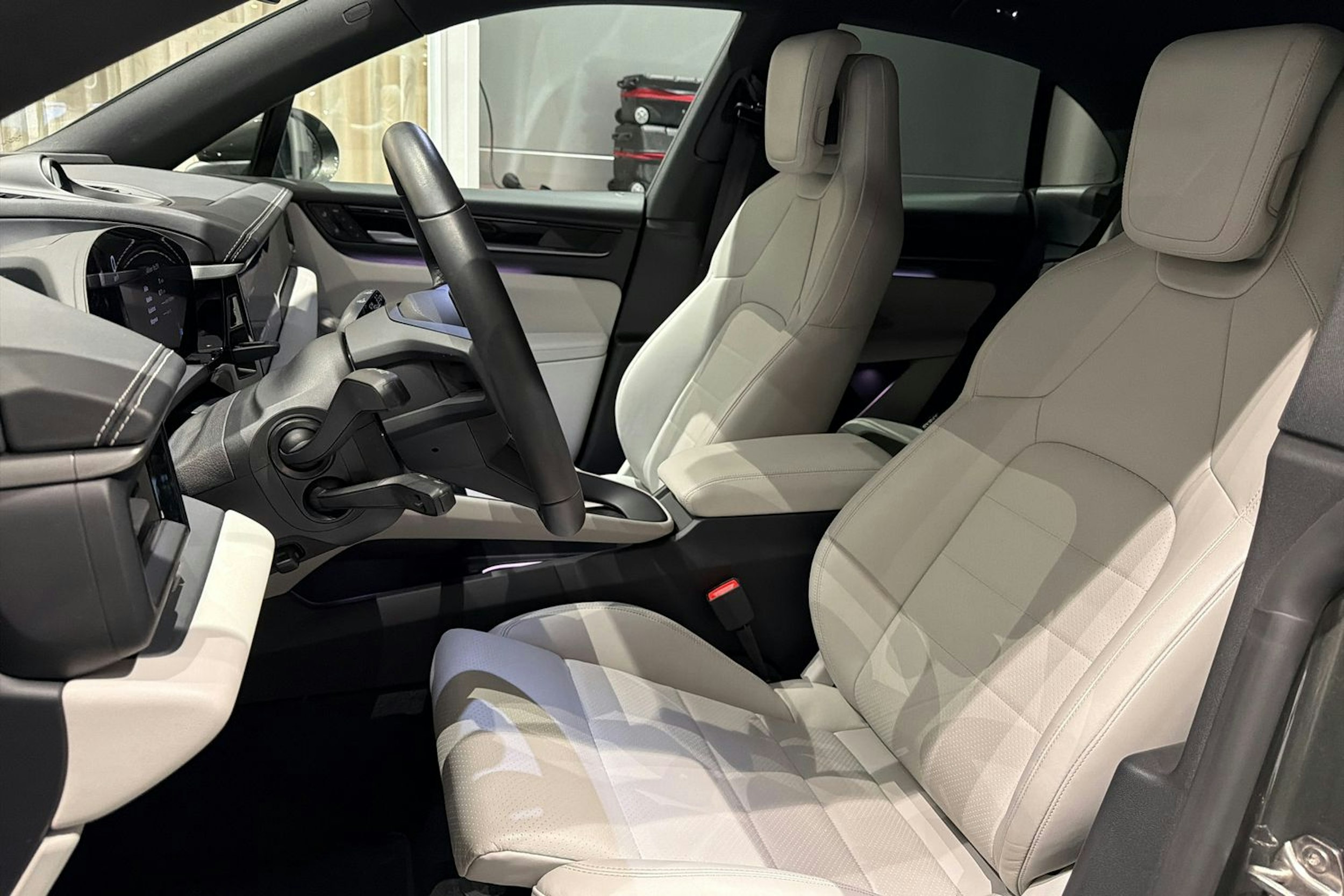 vihreä Porsche Macan 2024 kuva 10.