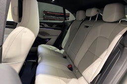 vihreä Porsche Macan 2024 kuva 11.