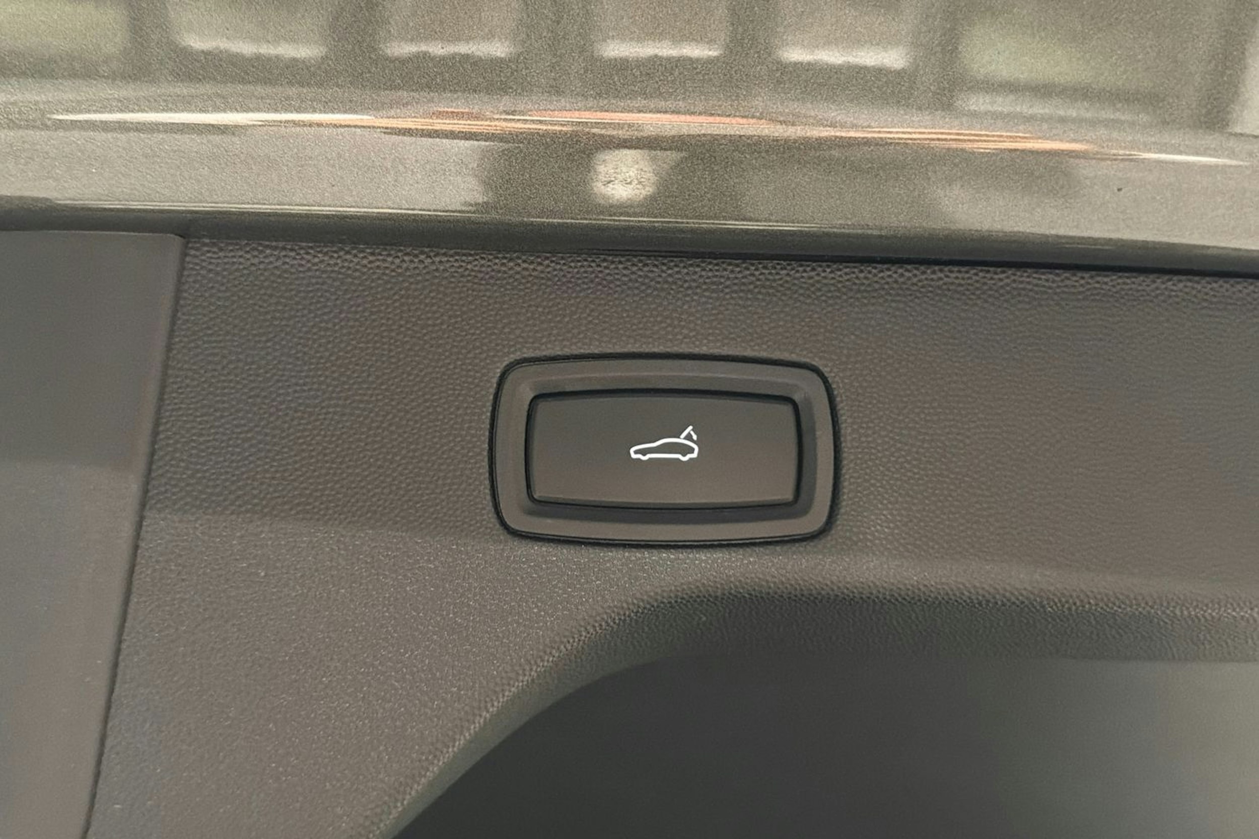 vihreä Porsche Macan 2024 kuva 16.