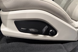 vihreä Porsche Macan 2024 kuva 17.