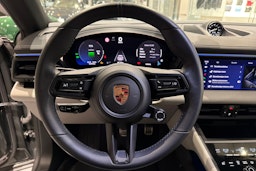 vihreä Porsche Macan 2024 kuva 19.