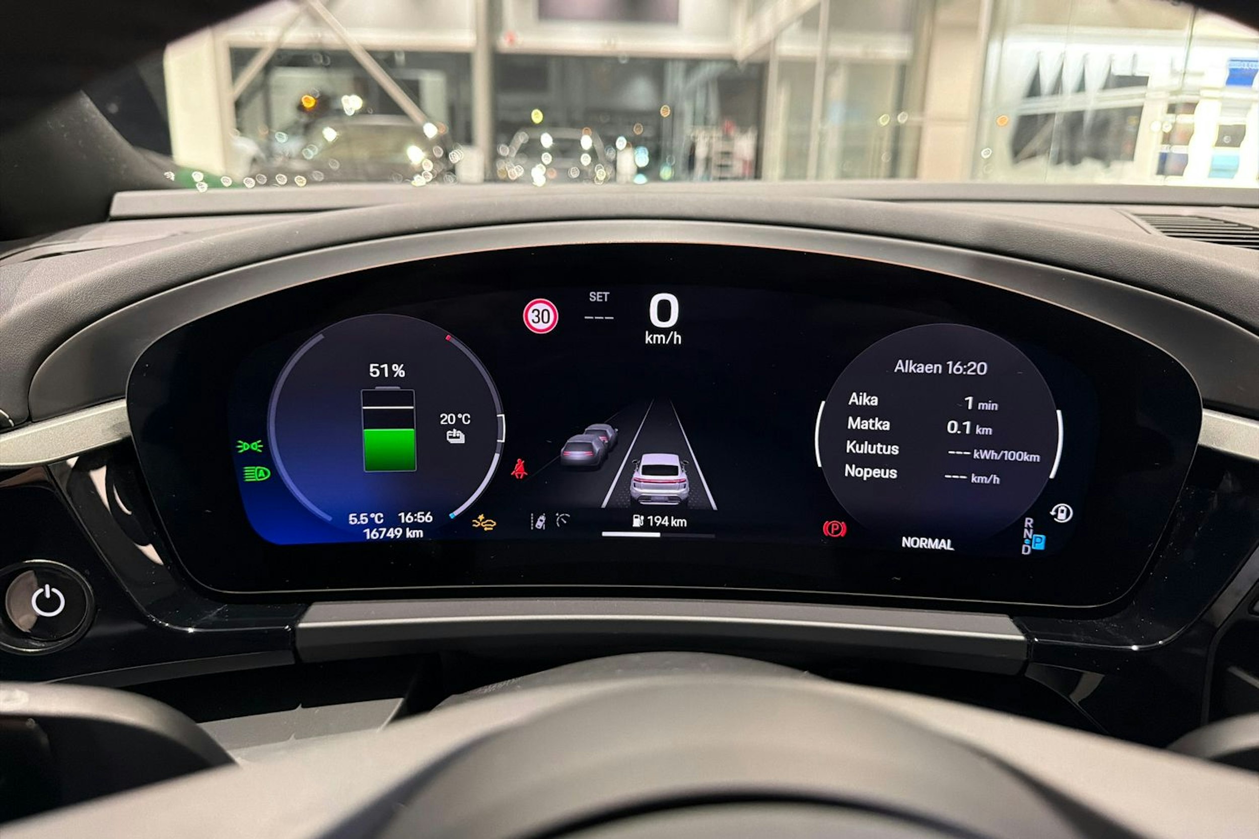 vihreä Porsche Macan 2024 kuva 20.