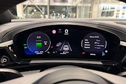 vihreä Porsche Macan 2024 kuva 20.