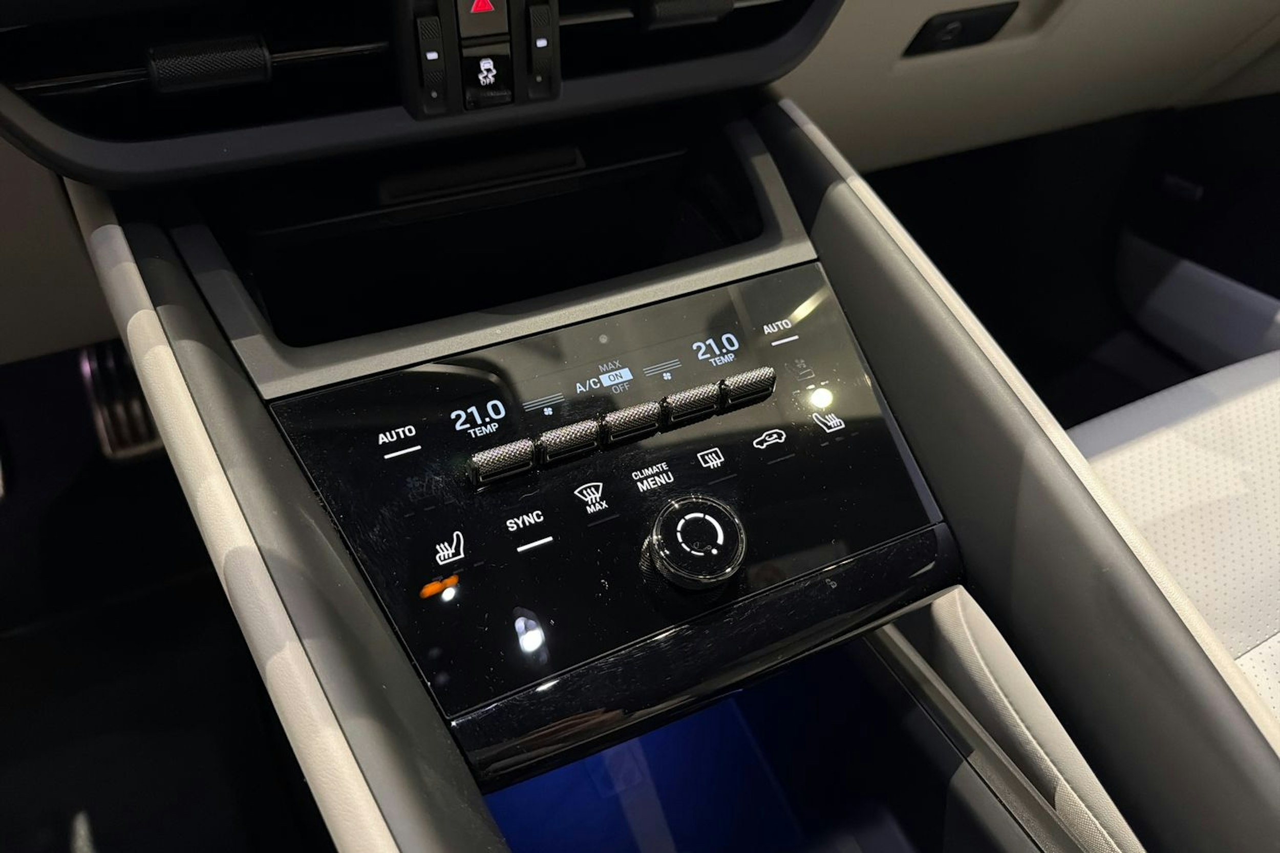 vihreä Porsche Macan 2024 kuva 21.