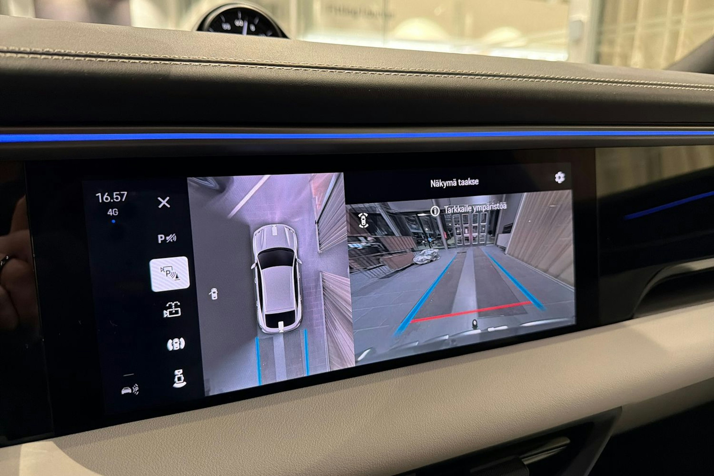 vihreä Porsche Macan 2024 kuva 22.