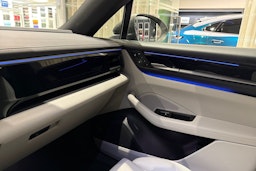 vihreä Porsche Macan 2024 kuva 24.