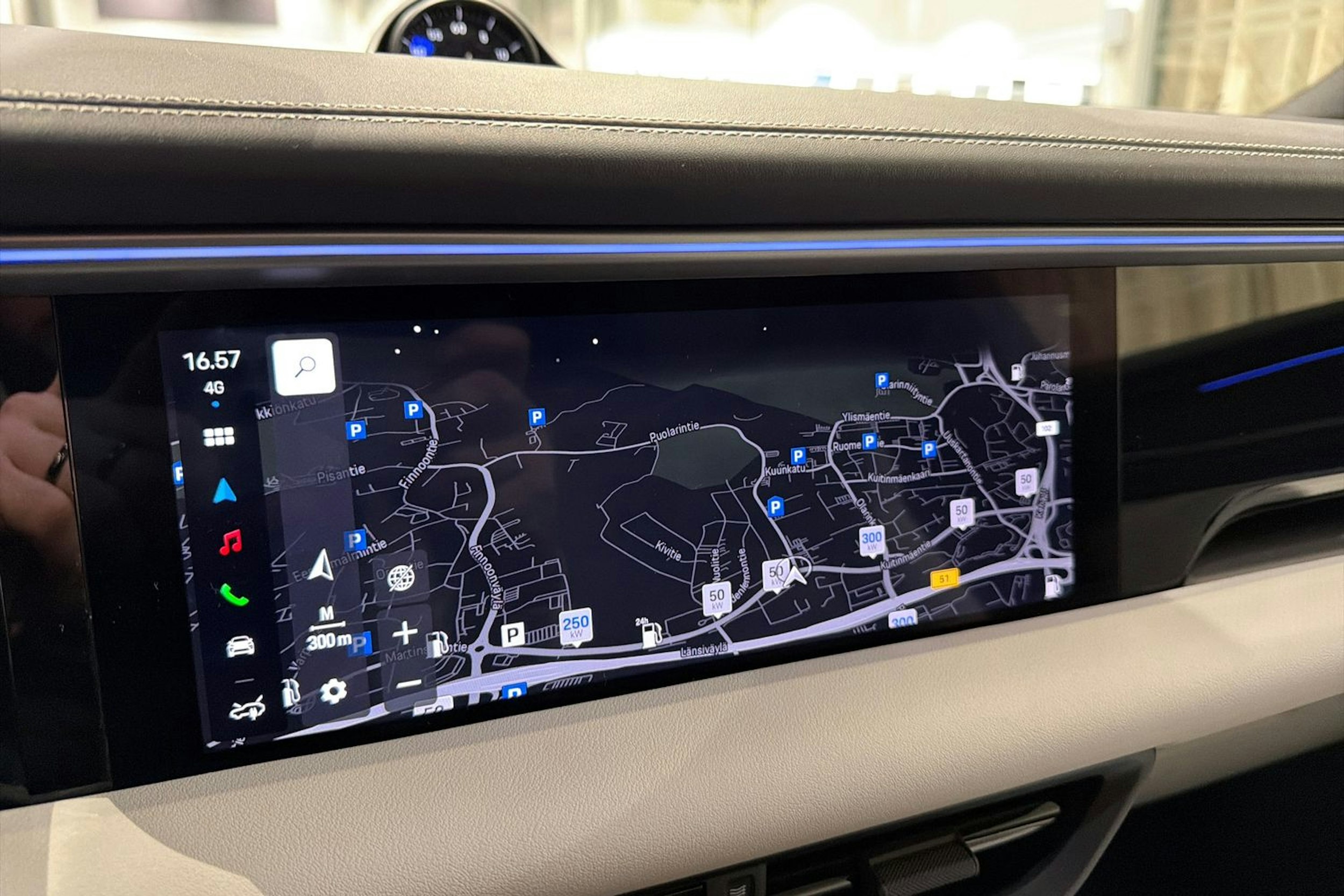 vihreä Porsche Macan 2024 kuva 26.