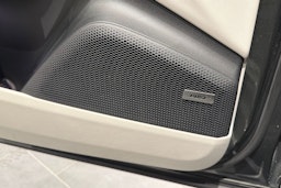 vihreä Porsche Macan 2024 kuva 27.