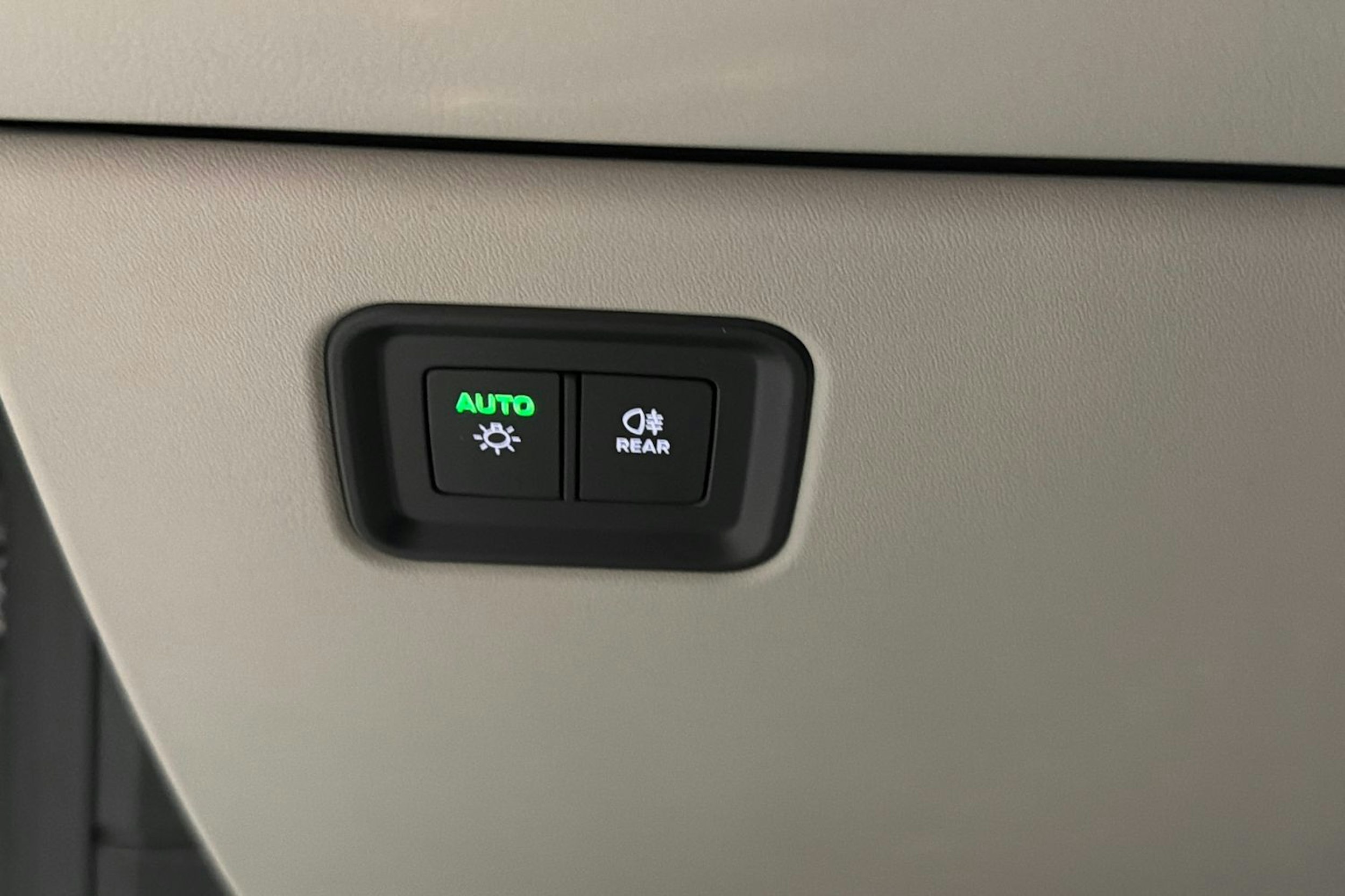 vihreä Porsche Macan 2024 kuva 28.