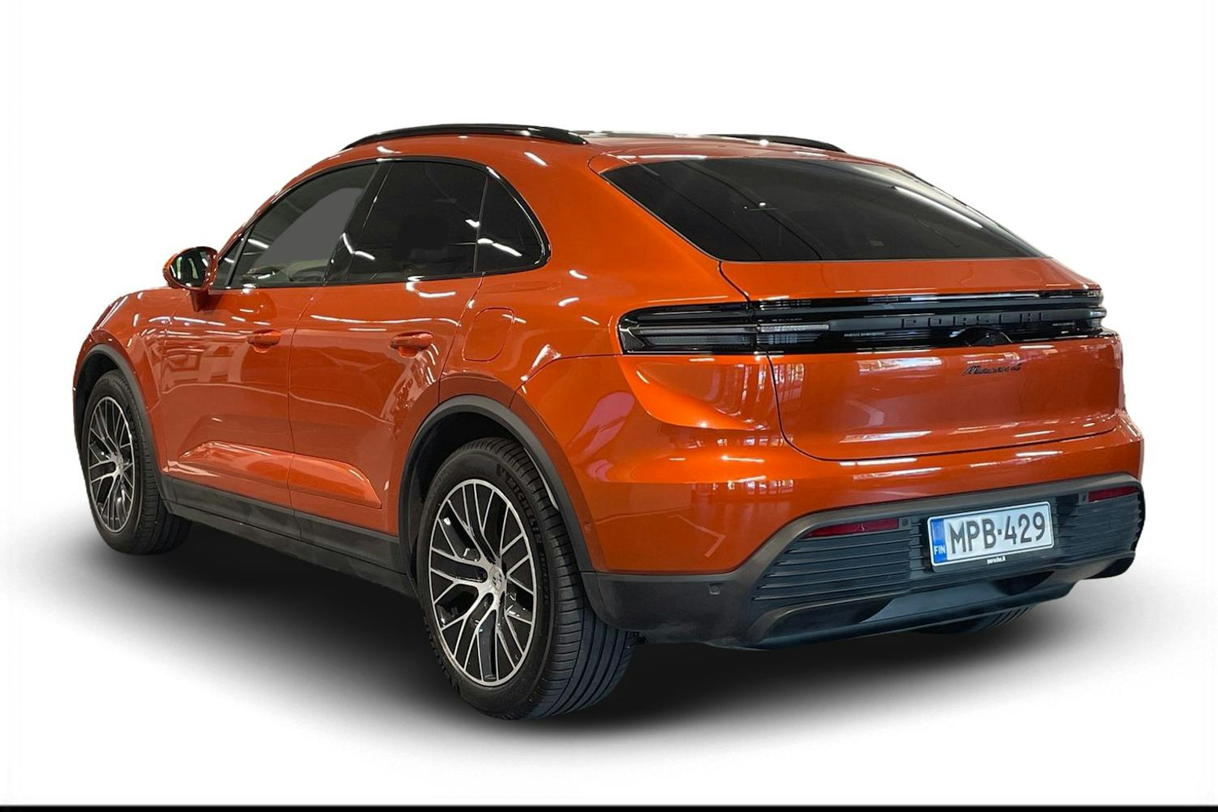 oranssi Porsche Macan 2024 kuva 2.