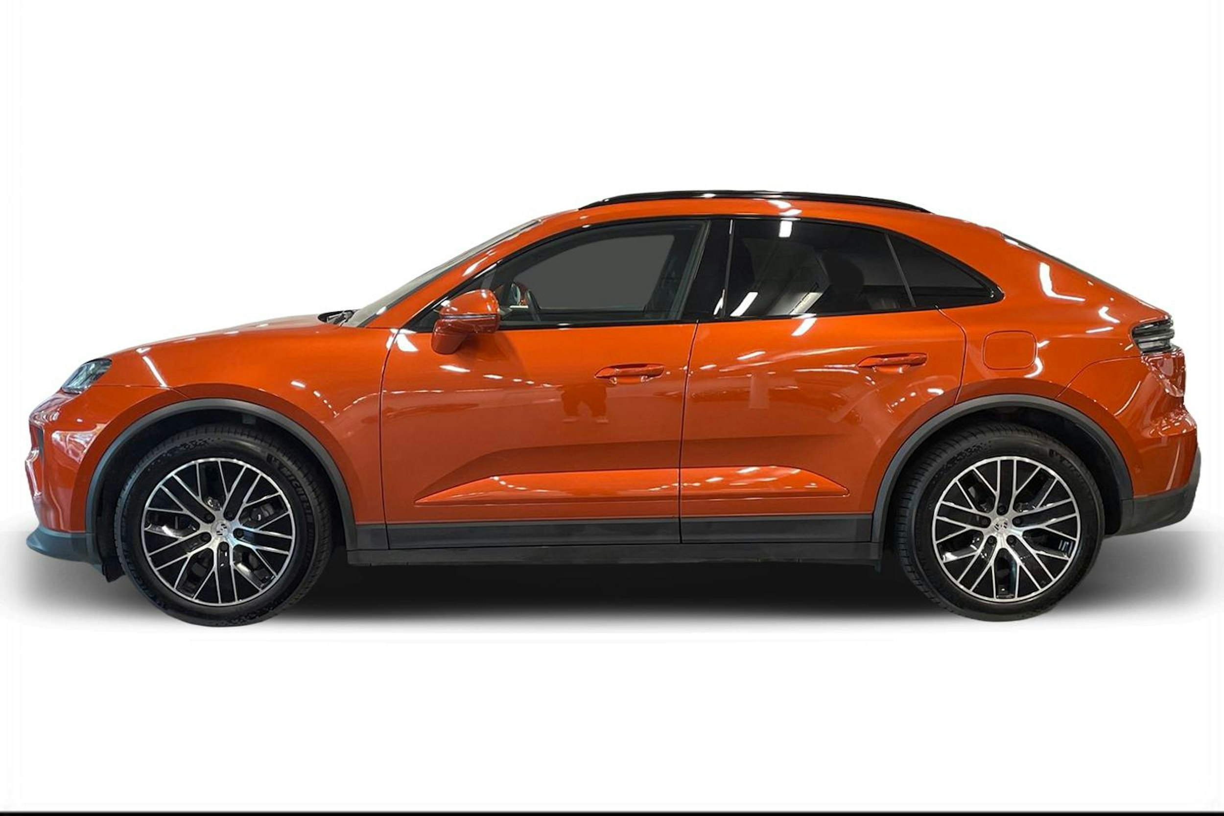 oranssi Porsche Macan 2024 kuva 5.