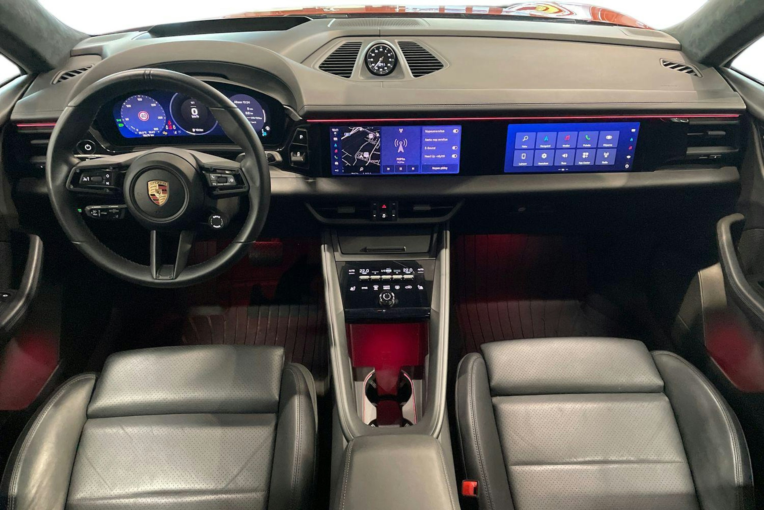 oranssi Porsche Macan 2024 kuva 7.