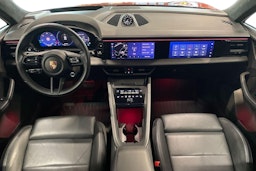 oranssi Porsche Macan 2024 kuva 7.