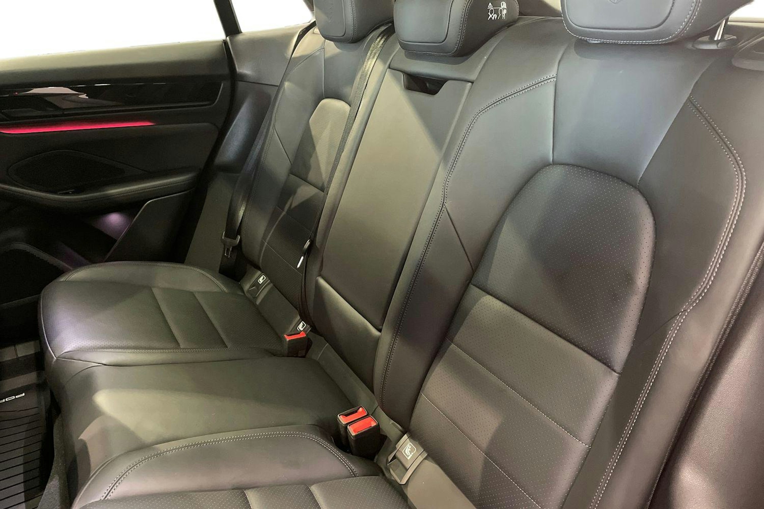 oranssi Porsche Macan 2024 kuva 8.