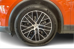 oranssi Porsche Macan 2024 kuva 9.