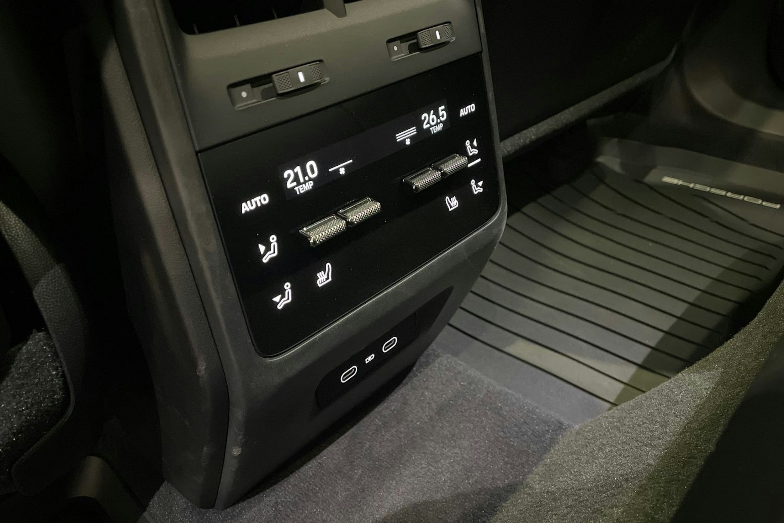 oranssi Porsche Macan 2024 kuva 10.