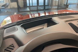 oranssi Porsche Macan 2024 kuva 11.