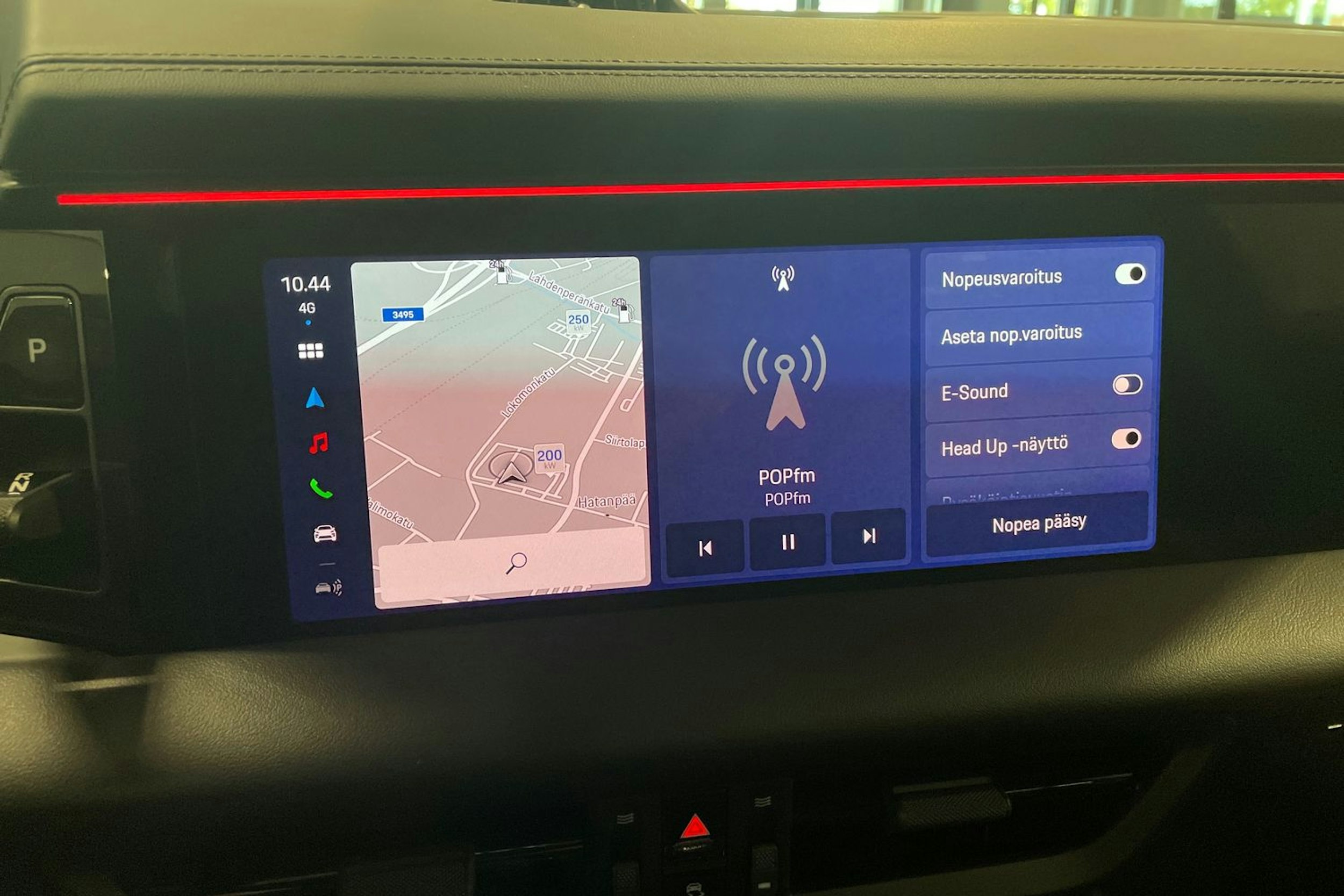 oranssi Porsche Macan 2024 kuva 12.