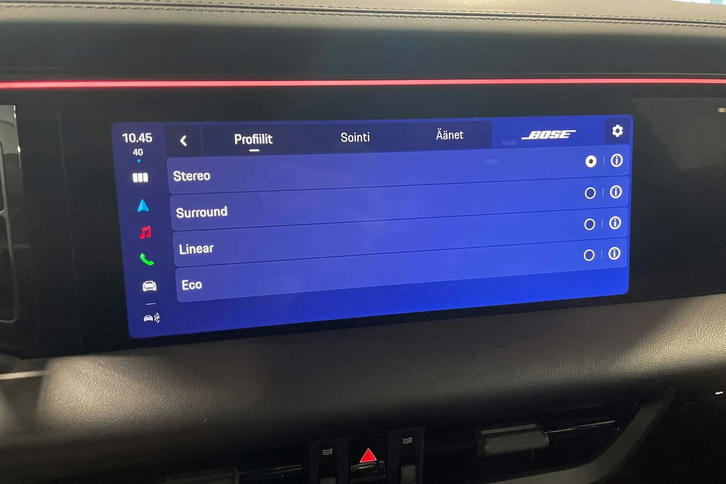 oranssi Porsche Macan 2024 kuva 14.