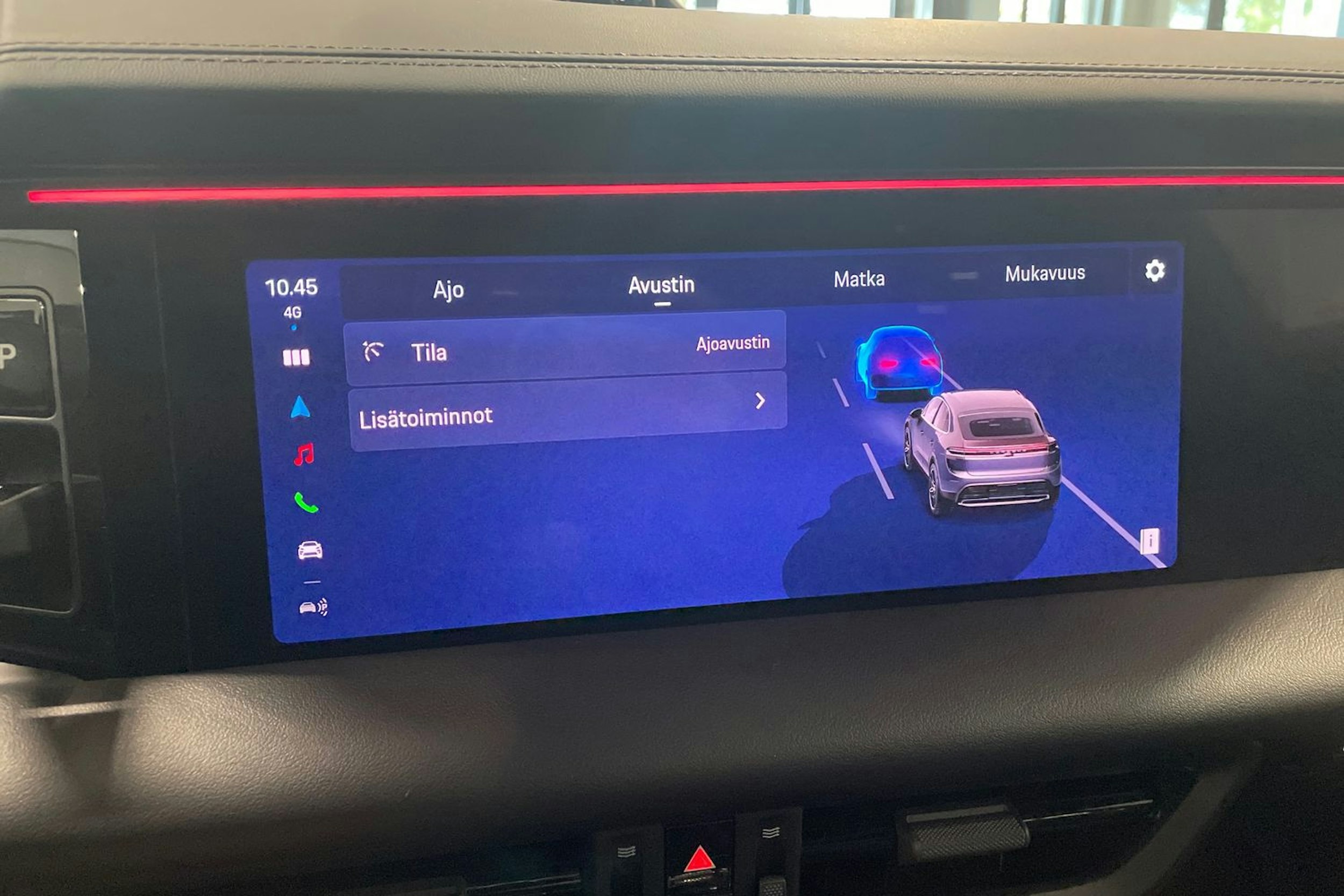 oranssi Porsche Macan 2024 kuva 16.