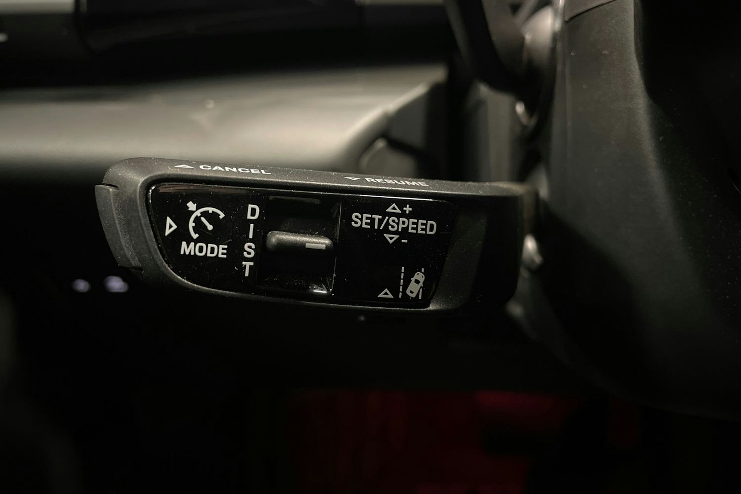 oranssi Porsche Macan 2024 kuva 19.