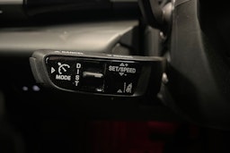 oranssi Porsche Macan 2024 kuva 19.